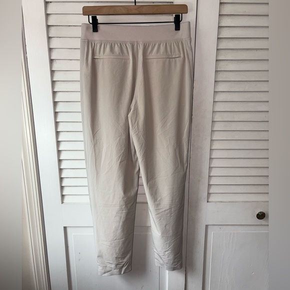Athleta Brooklyn Ankle Pant Women’s Size 6 Beige Taupe Lightweight Tapered - Picture 3 of 6